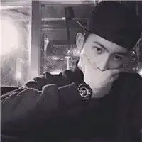 这个孤独时代纯粹单人黑白帅哥头像
