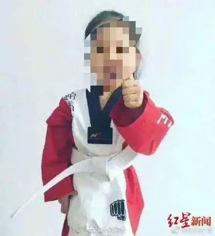4岁女童遭继母虐待最新进展并非首次被虐住院,继母被关押,生父被刑拘孩子