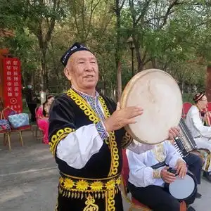 铸牢共同体中华一家亲丨特写石榴籽艺术团唱响民族团结之歌