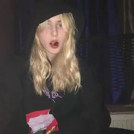 ins风欧美女头你是狂风暴雨,我撑伞爱你