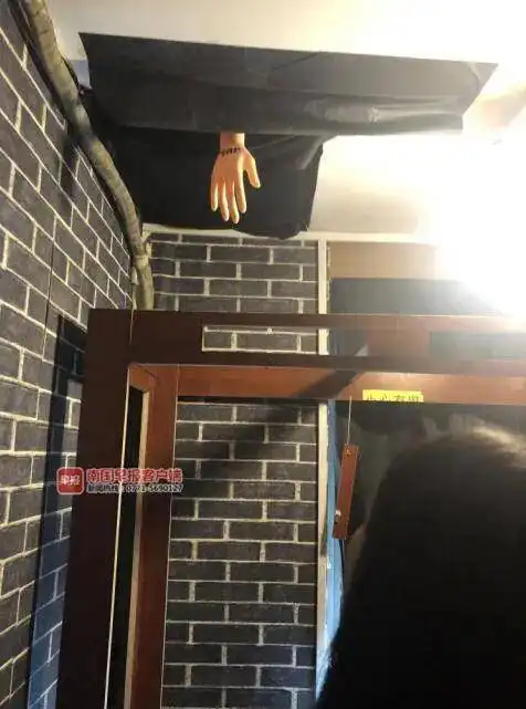 12岁男孩玩密室逃脱被吓到住院