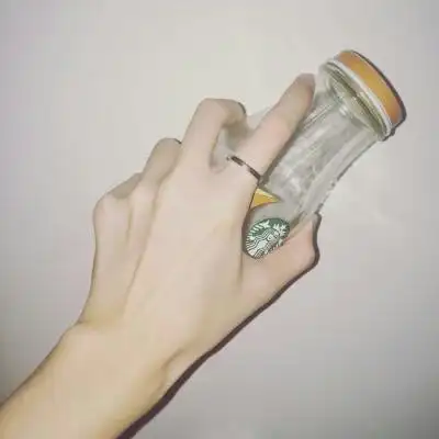 带字的有纹身的手控女生头像