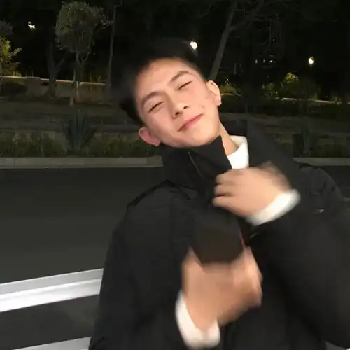 男生头像他只会在你那里温柔在你那里可爱因为你值得他那样