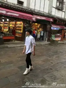 迷妹街头偶遇拍戏王源低头沉思少年力足组图