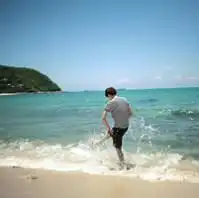 谁能找出跟这张图情侣头像的男生头像
