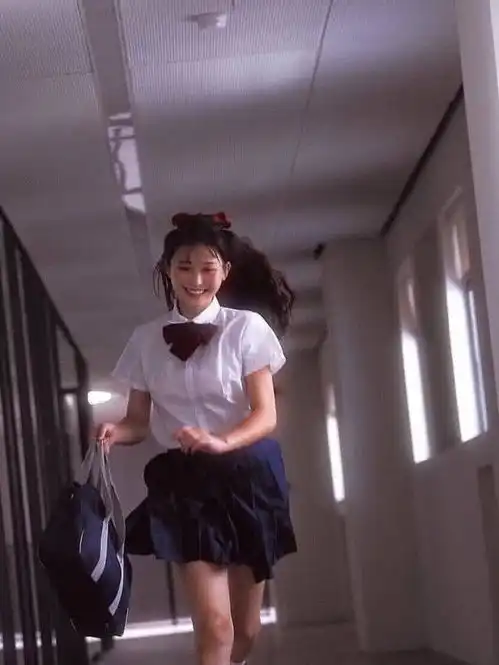 网易云音乐在现实中,我这样的人,她看都不看一眼,或许