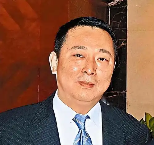 黑老大刘汉到底有多狂花30万买女明星初夜,一顿饭吃几十万
