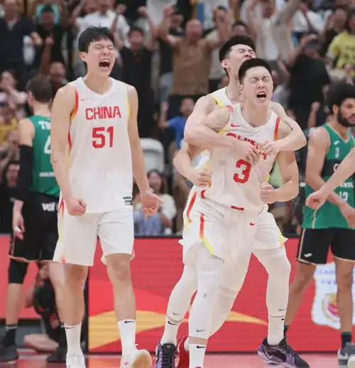 太牛了胡明轩三分绝杀中国男篮结束11连败