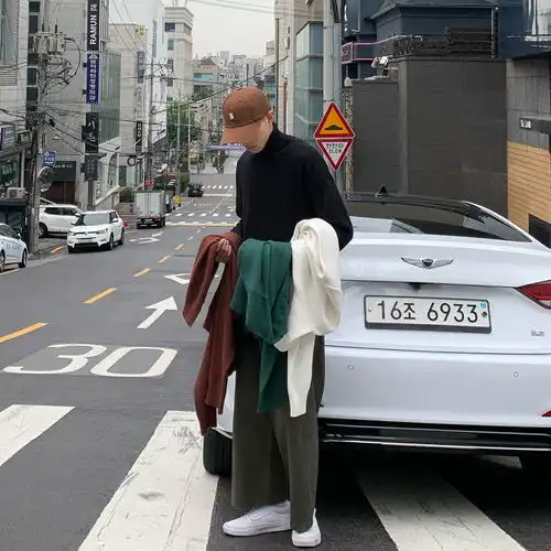 有哪些好看的小男生毛衣或棉服推荐
