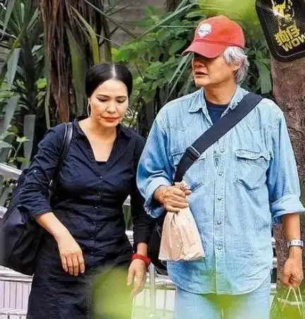 被丈夫捉奸在床,索要800万,歌星潘越云的醒悟太晚了