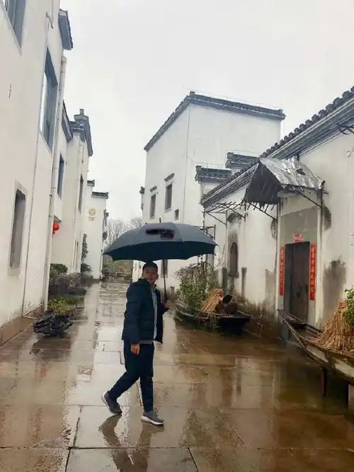 同是爸爸去哪儿童星石头像男子汉了,而王诗龄还是可爱小公举
