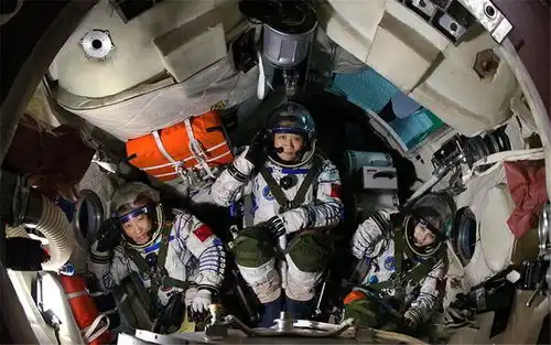 在太空中生活,女航天员的生理期怎么办航天女英雄牺牲太大了
