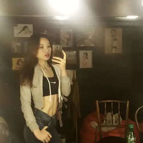 这个200斤的姑娘在朋友圈消失2年,随后发出的照片惊艳了所有人