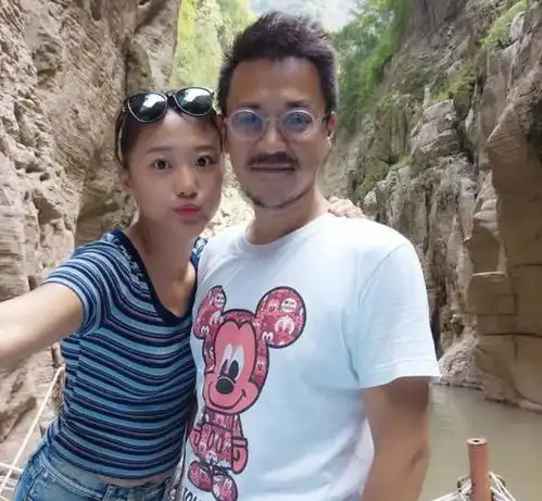 前妻的颜值越来越高,37岁美成27岁,而他47岁快被大家遗忘