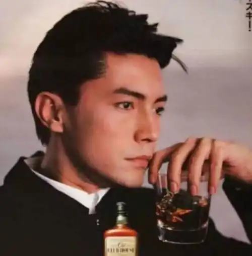 亚洲第一美男尊龙到底有多帅旧照堪称盛世美颜,难怪林青霞如此痴迷他