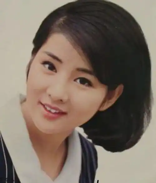 11岁出道,下嫁大15岁二婚男,终身未育,日本国宝级影后69岁仍霸榜最美女星