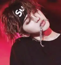 杨洋咬吸管,吴亦凡咬球衣,都不如千玺咬嘴唇呆萌