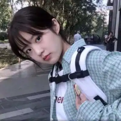 网易云热评班里男生老是掀我裙子,我去找老师帮忙,哪知老师挖