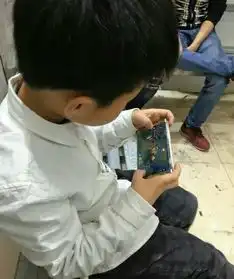 13岁少年沉迷王者荣耀挨批后跳楼,17岁少年连玩40小时脑梗