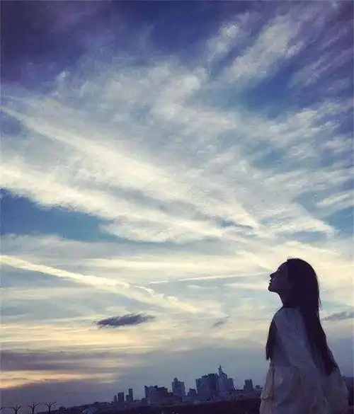 诗人顾城杀妻后,儿子木耳被姑姑带到国外读书,现在如何了