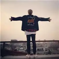 傻傻的望着远方不回头真人头像男生帅气背影图片