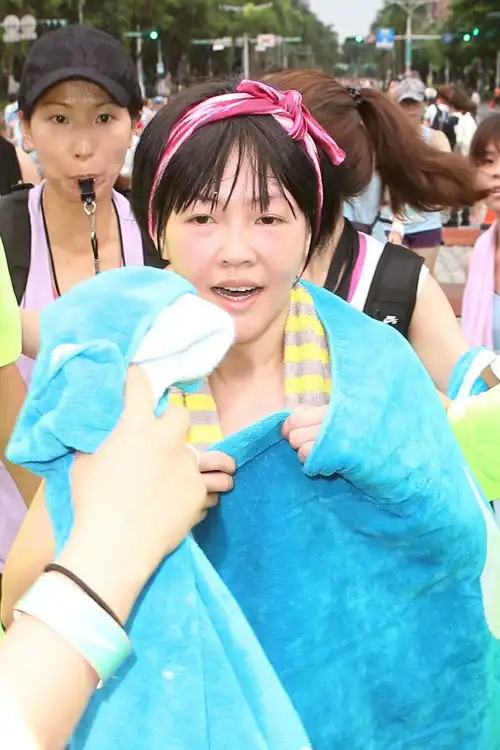 小s张钧宁素颜马拉松女星运动热汗显真相