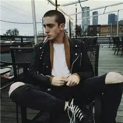 谁有好看的超拽吊的欧美男生头像发给我谢谢
