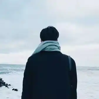男人最掉价的行为他占全了,帅气的他把自己熬成了一个大龄男
