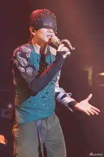 林俊杰在港开唱众好友助阵吴谨言化身迷妹兴奋拍摄