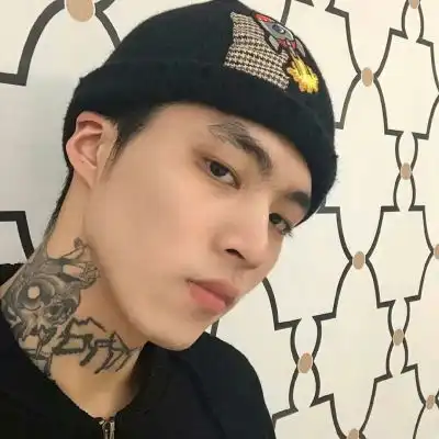 那个他还在等你