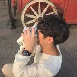 qq伤感头像男生带悲伤,呿寻找洎巳所嗳的人吧