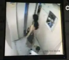 福州13岁男孩萌生性骚扰念头尾随少妇进电梯撩长裙摸屁股少妇堵住电梯门扇耳光示威