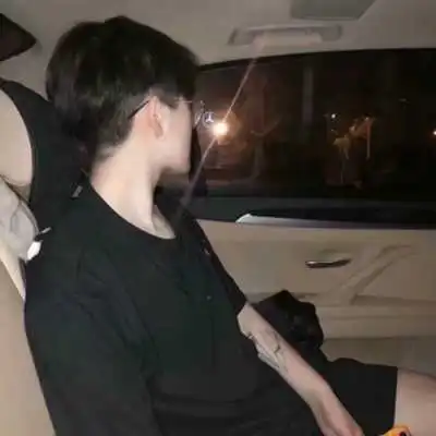成熟型的一对两张伴侣头像