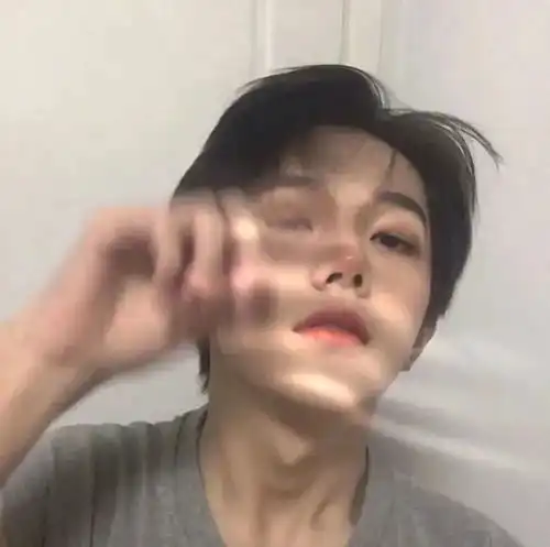 挡脸自拍男生头像什么都明白可什么也改变不了