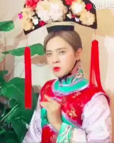 罗志祥变身女装撞脸女友,周扬青12字回应,网友真有夫妻相