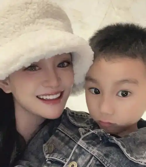 陈昱霖晒和男孩合照,亲切称其为儿子,被质疑是和吴秀波所生