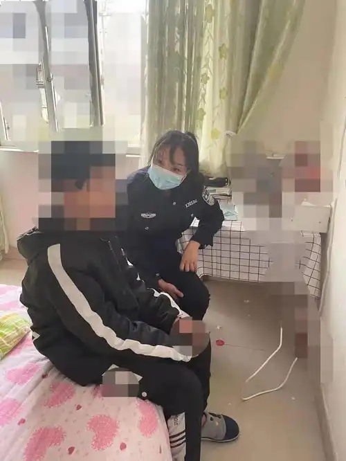 眉山一孩子因玩游戏,和家人赌气反锁房门....
