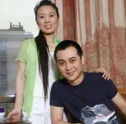 她连续5次登春晚,与小15岁男友结婚,如今57岁仍膝下无子