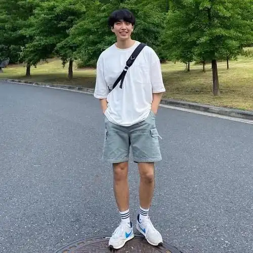 五一出游男人拍照不会摆pose不可能