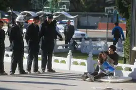 组图北京初二男生跳楼自杀曾被老师罚站
