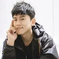 男生自拍照片同一个人帅气图片微信头像图片大全
