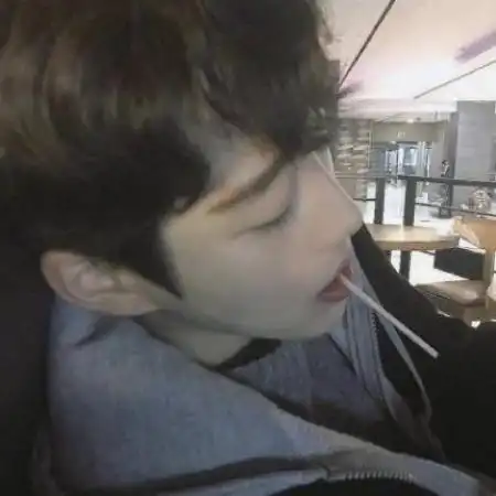 微信伤感帅气男生头像,一个人的日子是无聊的
