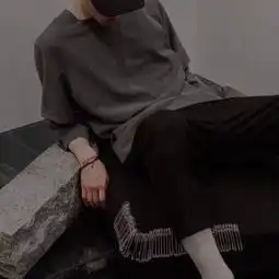 落寞帅气的男生伤感微信头像有意境的显成熟的男生头像
