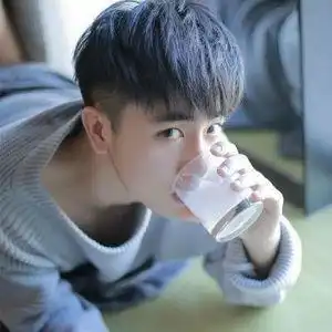 一个长得可爱的男生需要有哪些特质
