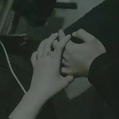 每日头像你在我心里,如同满月住在夜空