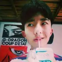 谢谢那些懂我的人潮流单色男生头像
