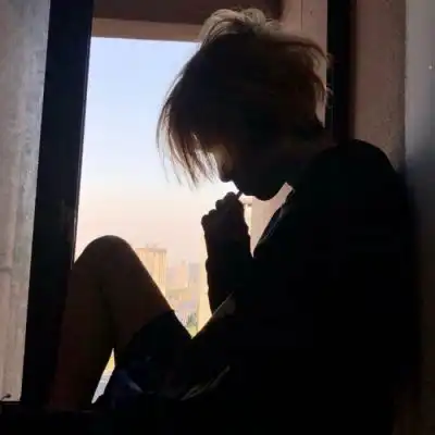 祁宋ins酷帅真人文艺范高冷男生头像
