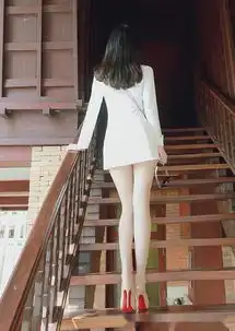 幸好不是背影杀手,转过身来一样的那么美