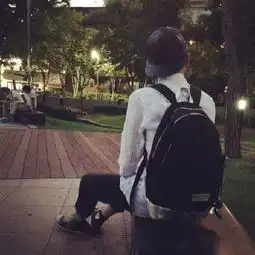 男生qq头像背影带帽子滴
