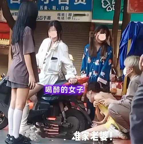 好姐妹广西一女子喝醉后躺在地上,3个闺蜜只顾着和男生聊天
